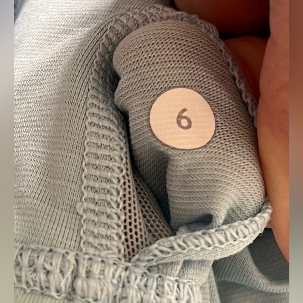 β¨ lululemon Strappy Back Tank Top | Built-In Bra | Blue/Gray Space Dye - Picture 4 of 11